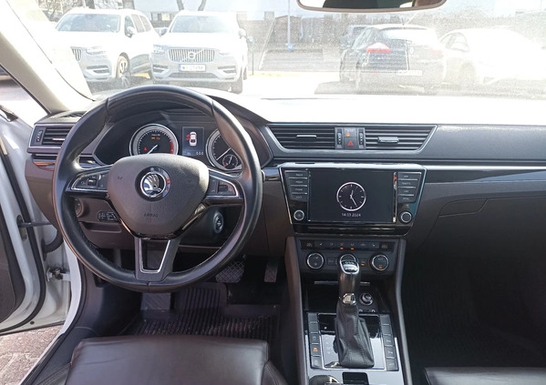 Skoda Superb cena 61000 przebieg: 280000, rok produkcji 2016 z Warszawa małe 56